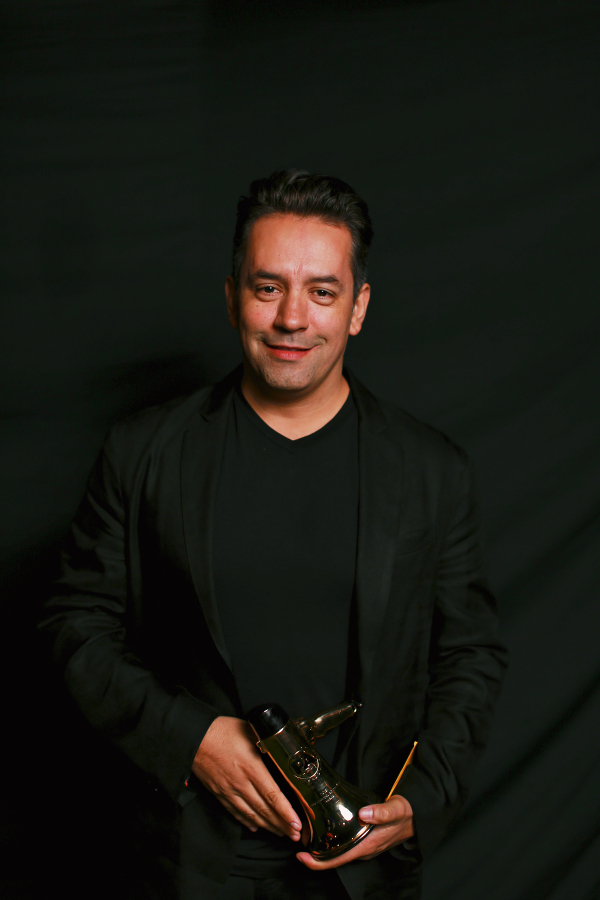 Manny Marroquin wins another award